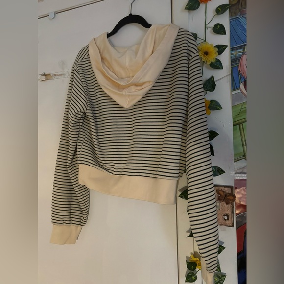 DAZY cream cropped hoodie with stripes (large) - Picture 4 of 5
